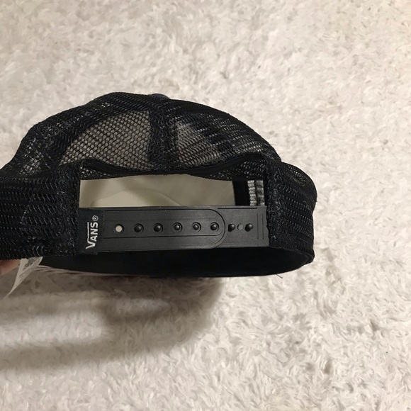 Vans Off The Wall Snap Back Cap - Picture 2 of 6